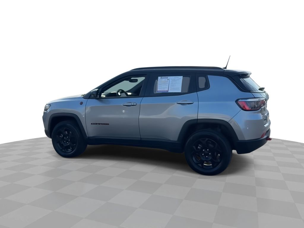 Used 2024 Jeep Compass Trailhawk image 5
