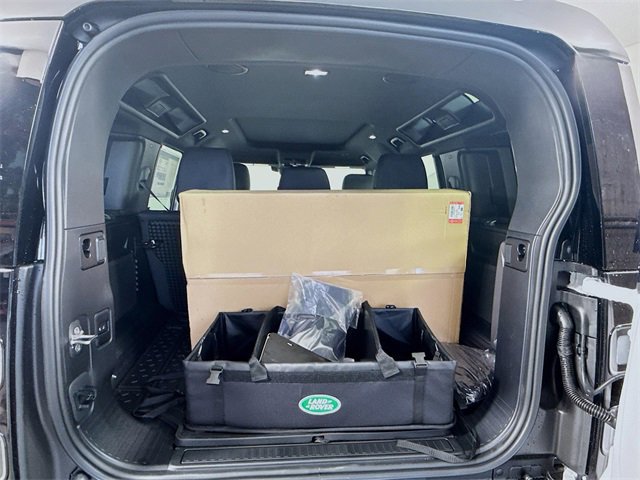 New 2026 Land Rover Defender 110 X-Dynamic SE image 28
