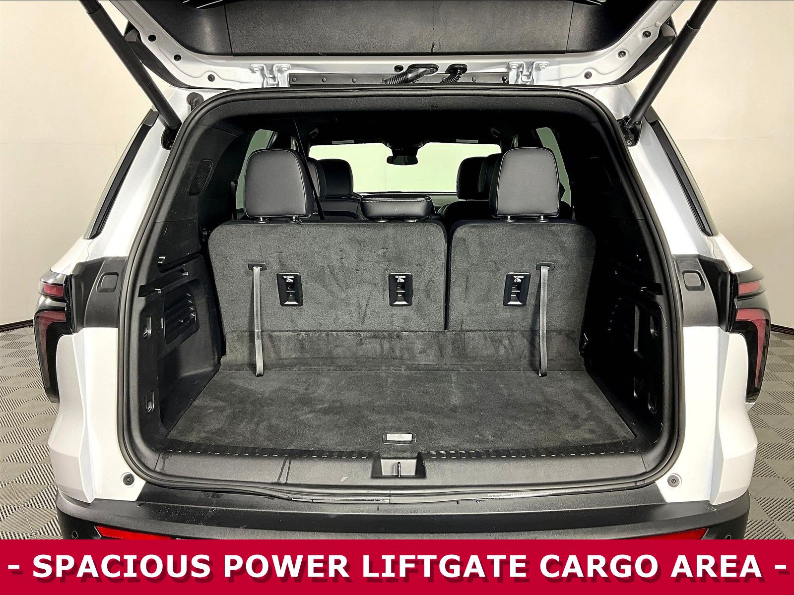Used 2026 Chevrolet Traverse LT AWD/4WD image 36
