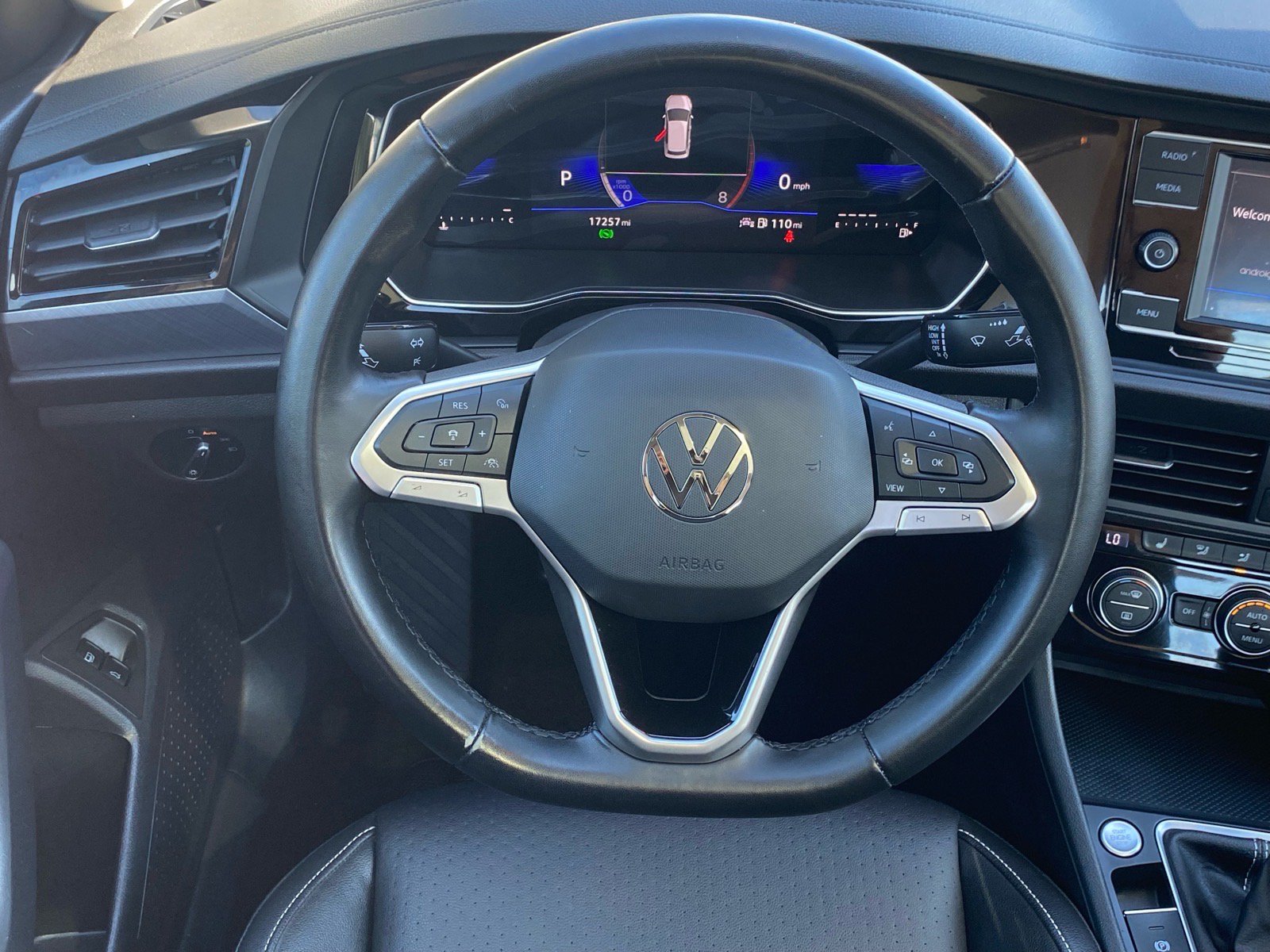 Certified 2023 Volkswagen Jetta SE w/ Panoramic Sunroof Package FWD image 5