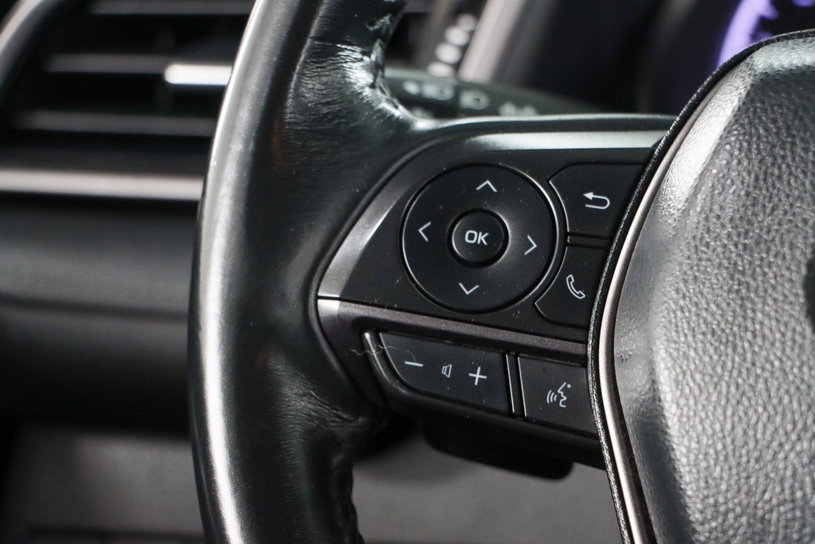 Used 2022 Toyota Camry SE FWD image 13