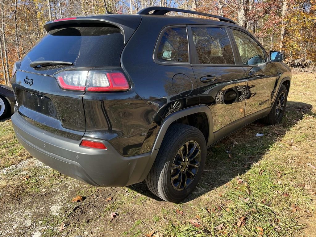 Used 2023 Jeep Cherokee Altitude Lux image 2