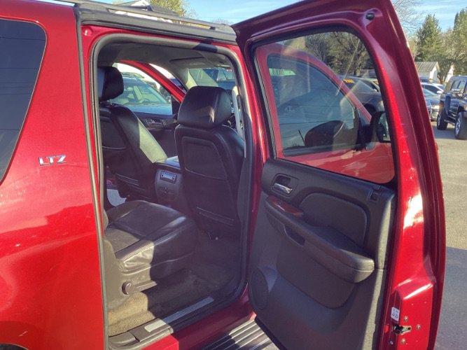 Used 2009 Chevrolet Suburban LTZ image 8