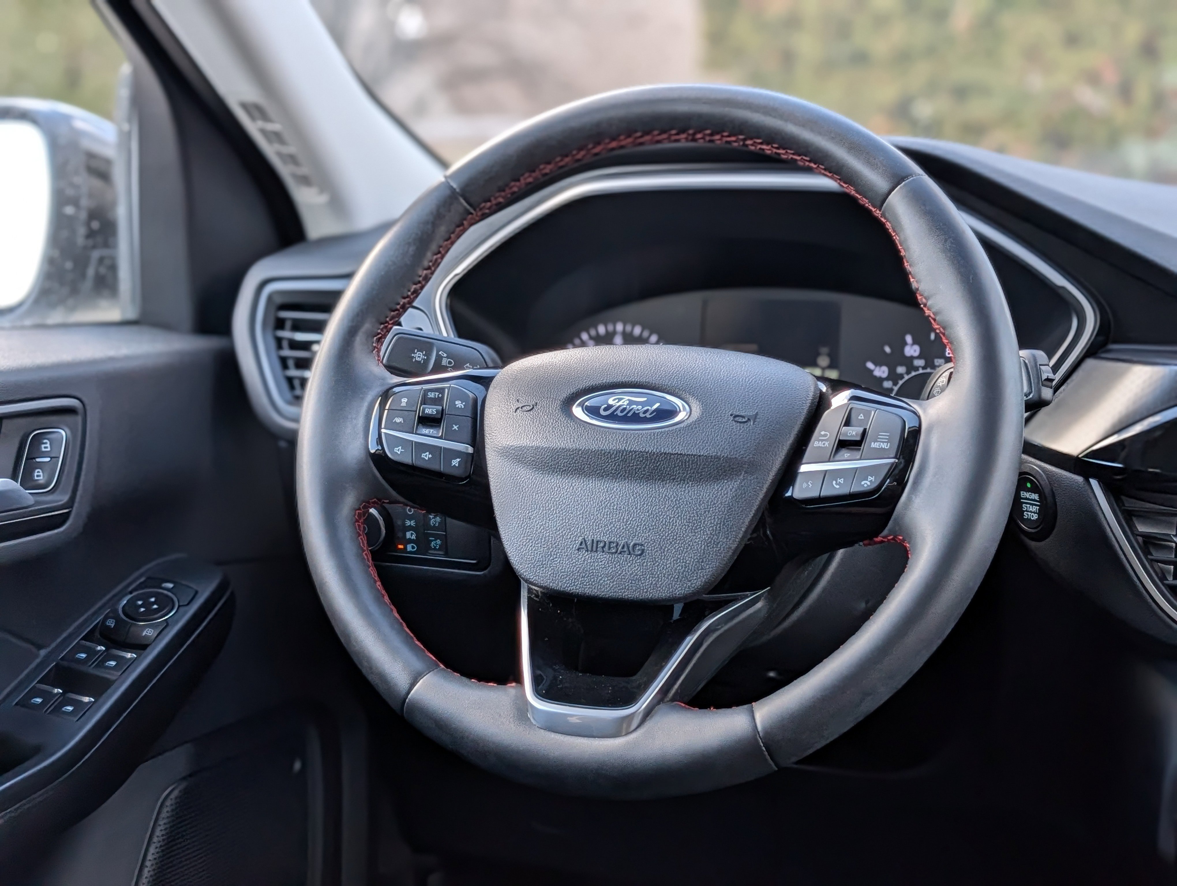 Used 2022 Ford Escape SEL w/ SEL Stealth AWD Package image 13