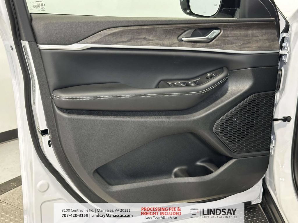 New 2026 Jeep Grand Cherokee Altitude AWD/4WD image 16