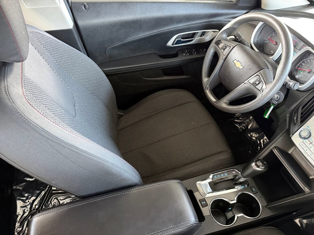Used 2017 Chevrolet Equinox LS AWD/4WD image 42