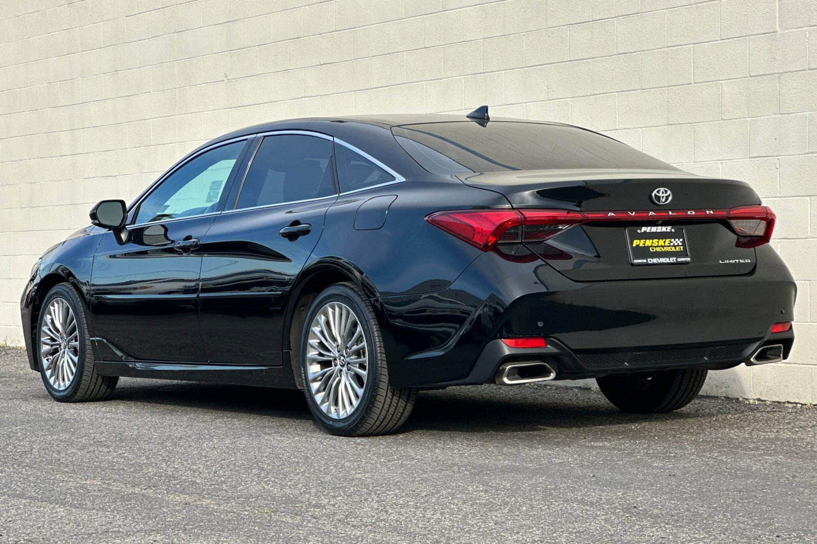 Used 2019 Toyota Avalon Limited image 6