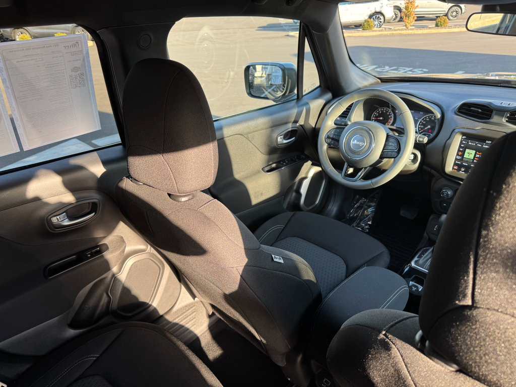 Used 2021 Jeep Renegade Latitude image 18