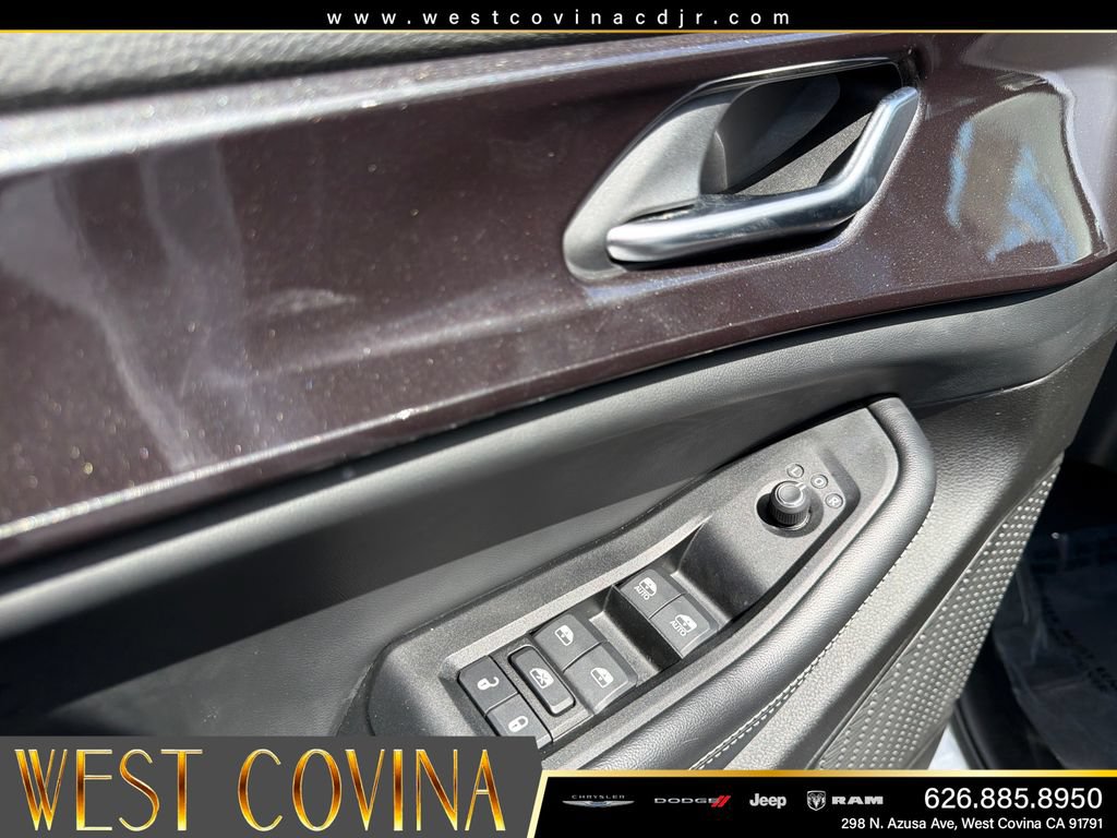 Used 2023 Jeep Grand Cherokee L Laredo AWD/4WD image 11