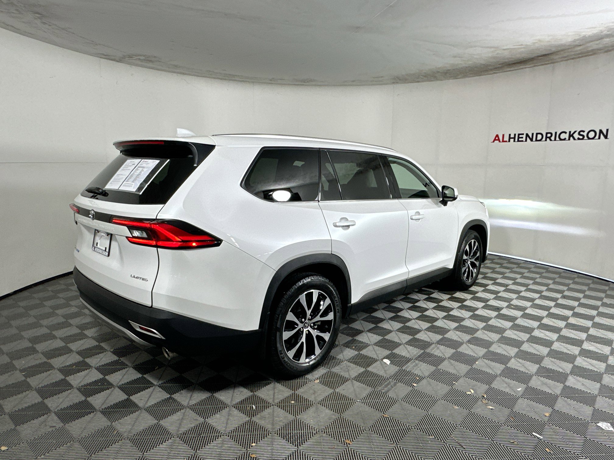 Used 2024 Toyota Grand Highlander AWD Hybrid image 3