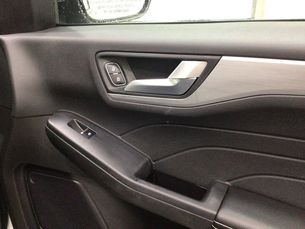 Used 2023 Ford Escape Platinum image 34