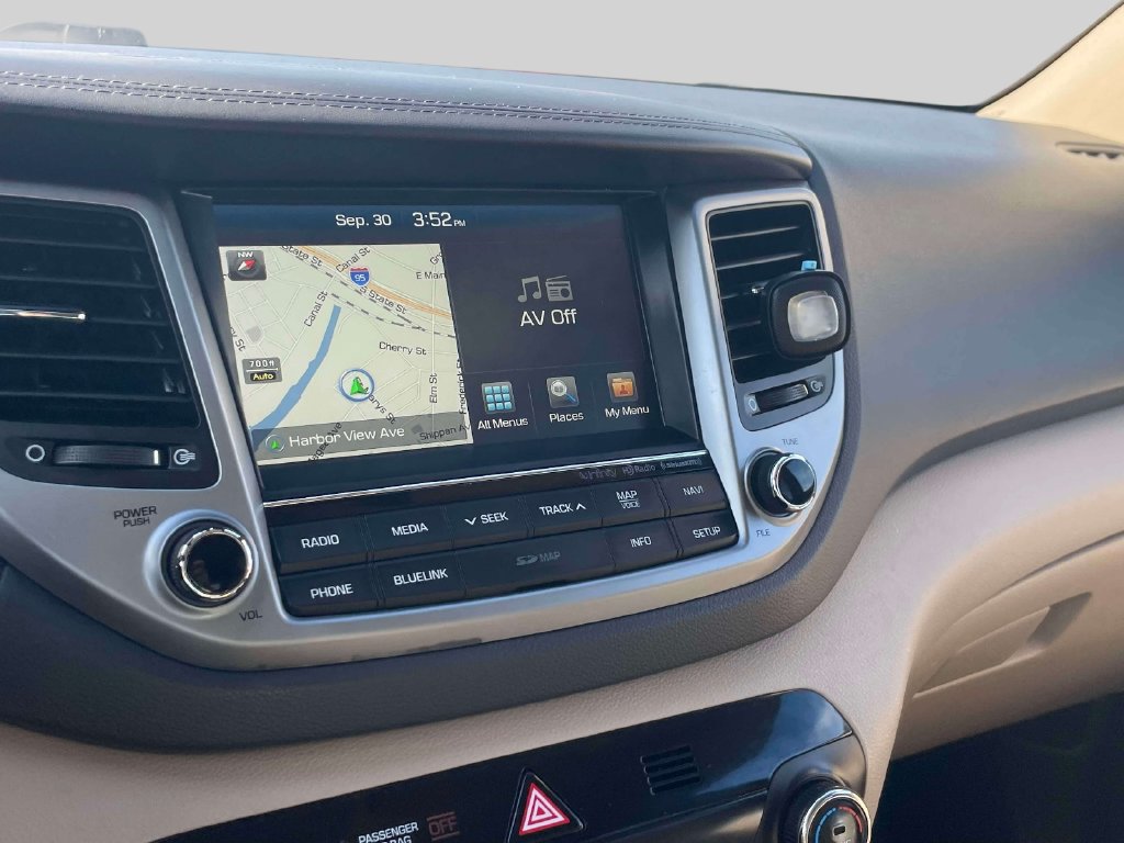 Used 2017 Hyundai Tucson SE Plus AWD/4WD image 28