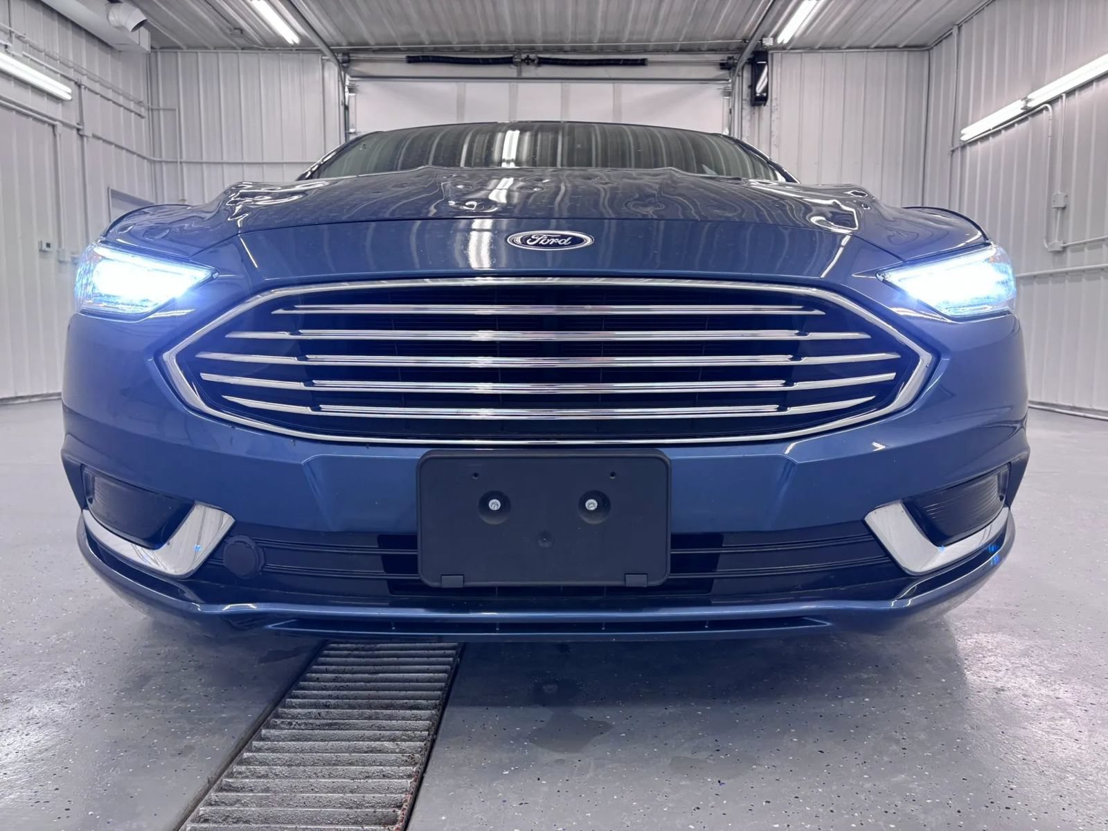 Used 2018 Ford Fusion SE w/ Fusion SE Technology Package FWD image 11