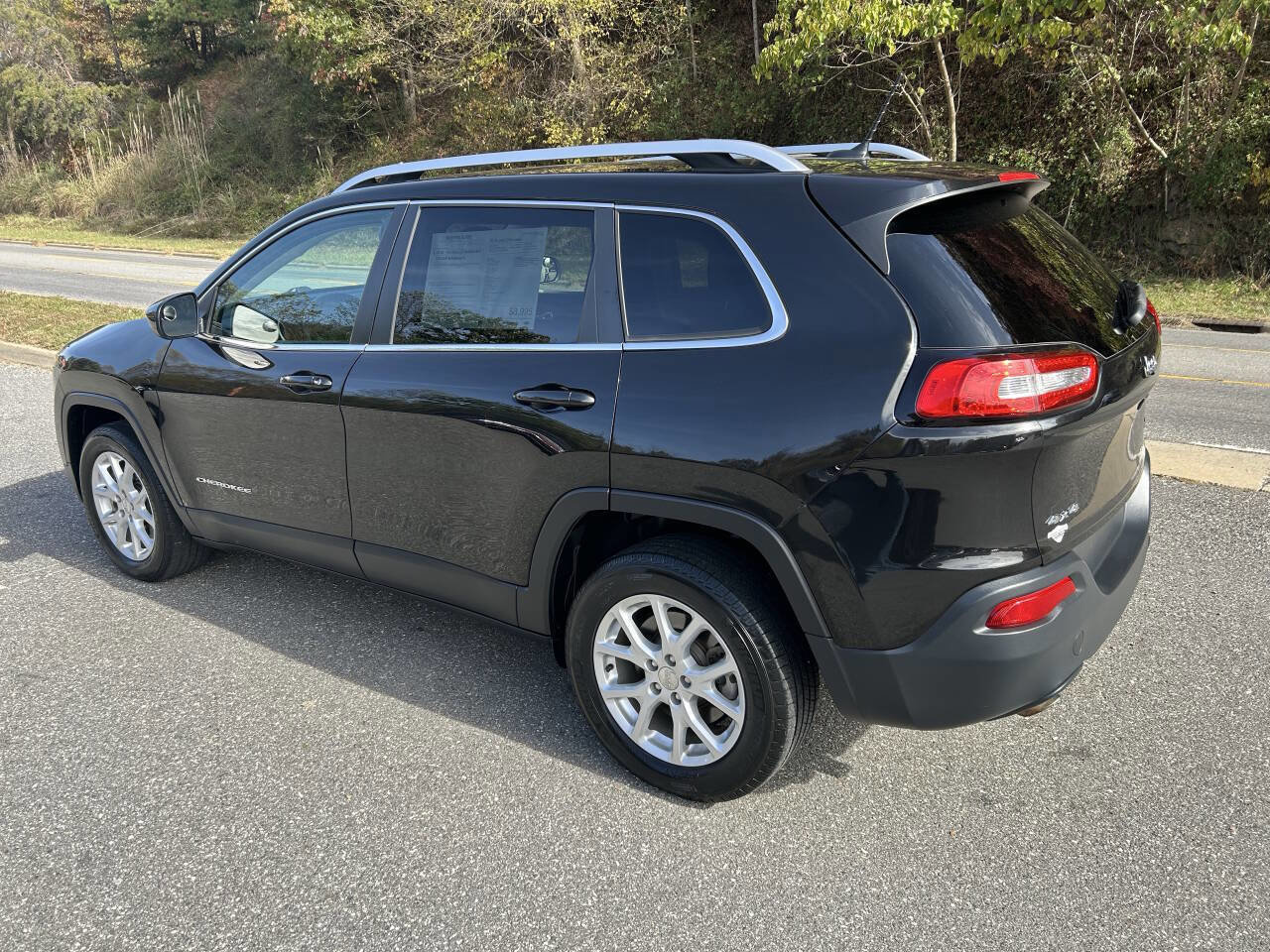 Used 2016 Jeep Cherokee Latitude image 5