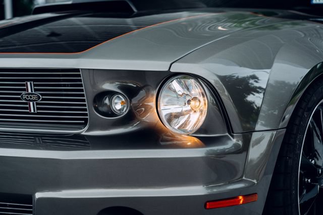 Used 2005 Ford Mustang GT RWD image 3