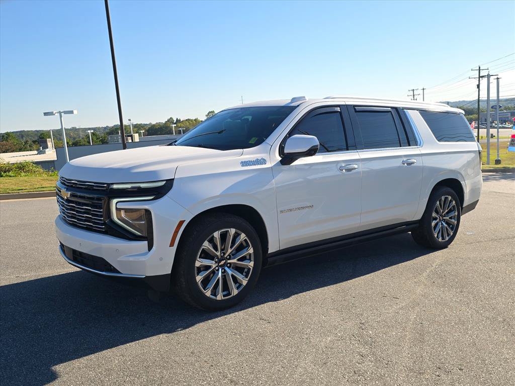 Used 2025 Chevrolet Suburban High Country AWD/4WD image 7