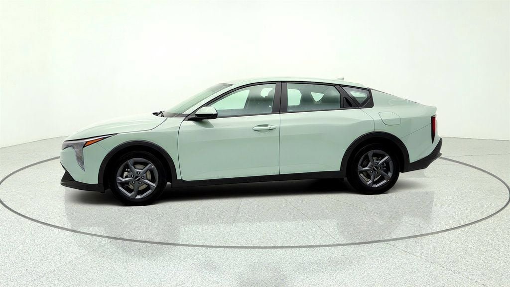 Used 2025 Kia K4 FWD image 8