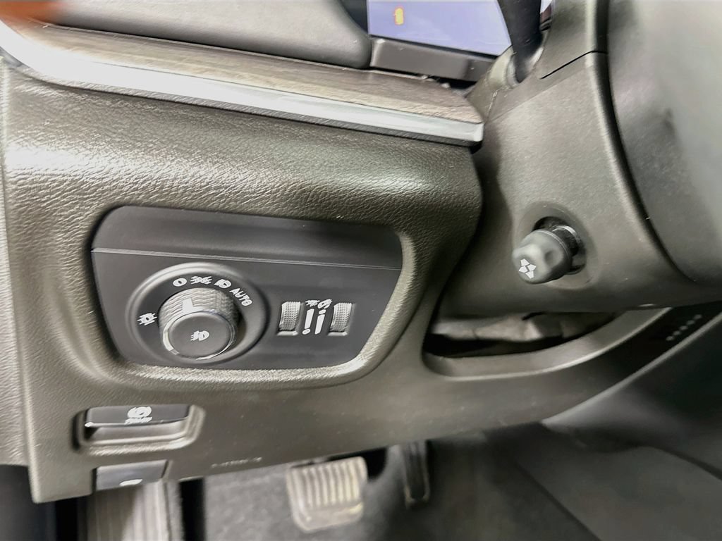 Used 2023 Jeep Grand Cherokee Overland AWD/4WD image 22