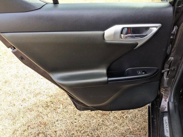 Used 2013 Lexus CT 200h w/ Premium Pkg w/Backup Camera FWD image 27