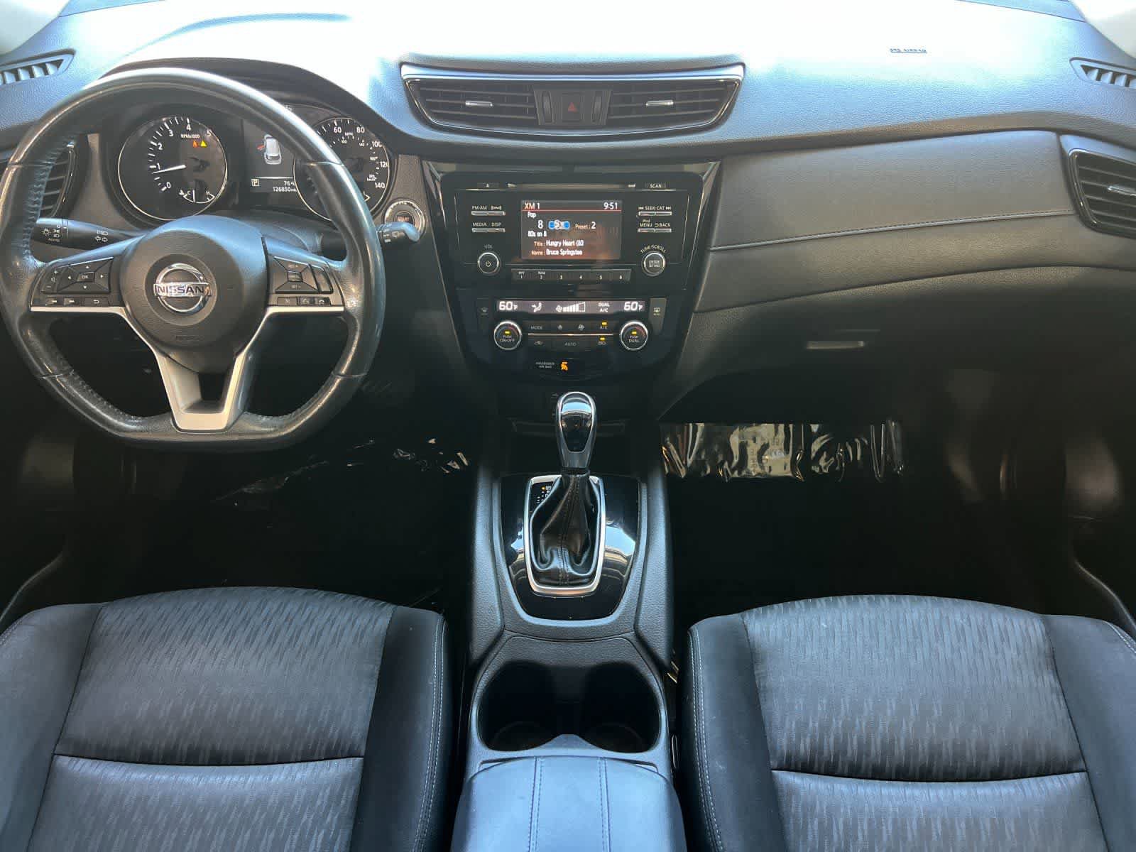 Used 2017 Nissan Rogue SV FWD image 4