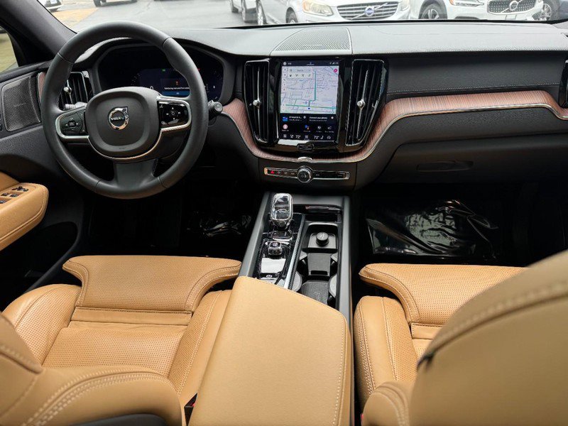 Certified 2023 Volvo XC60 B6 Ultimate w/ Protection Package Premier image 12