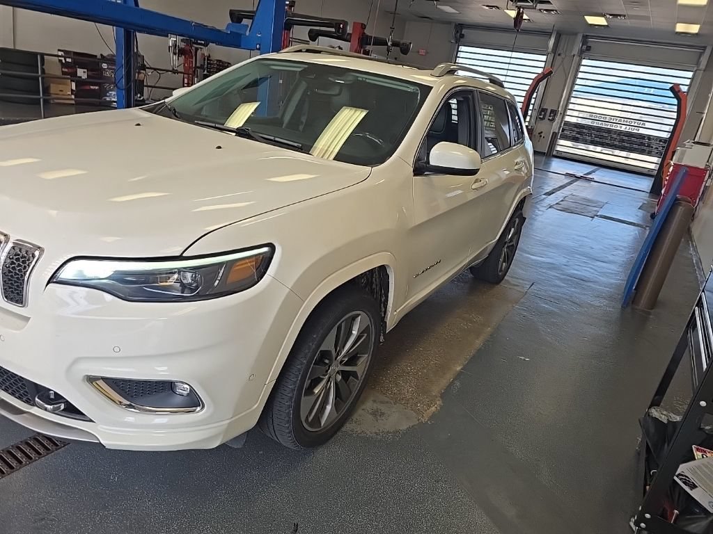 Used 2019 Jeep Cherokee Overland w/ Technology Group AWD/4WD image 2