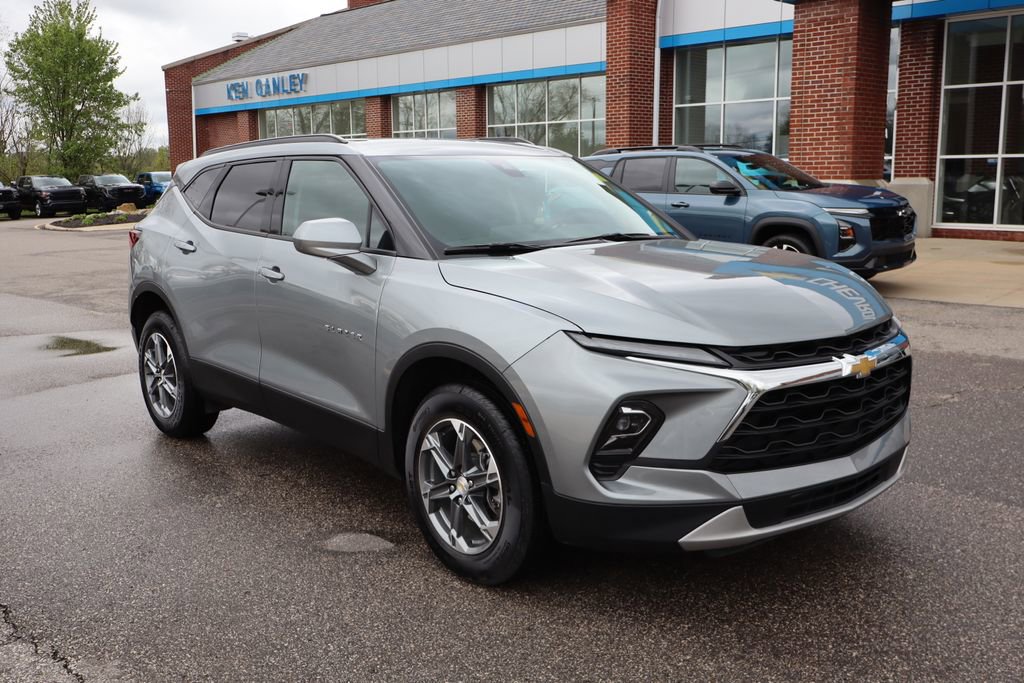 Used 2024 Chevrolet Blazer LT w/ Convenience Package FWD image 2