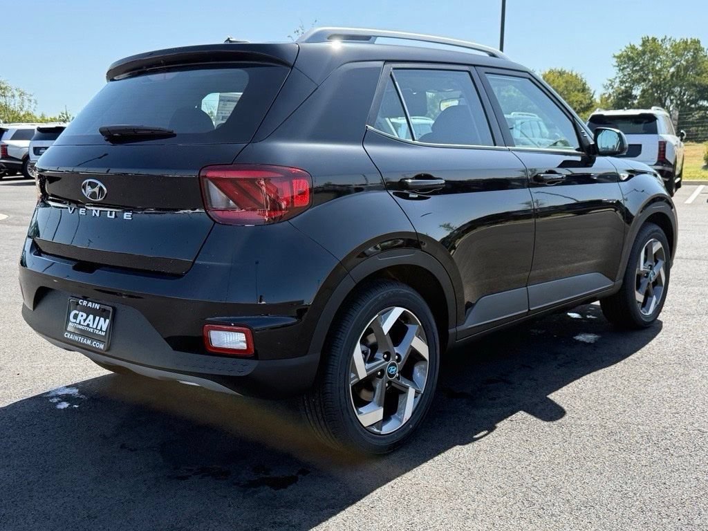 Certified 2025 Hyundai Venue SEL FWD image 5