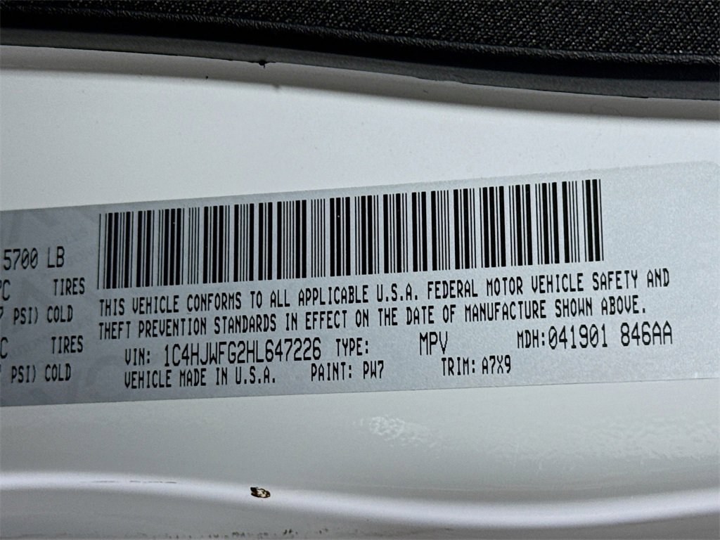 Used 2017 Jeep Wrangler Unlimited Rubicon w/ Connectivity Group image 33