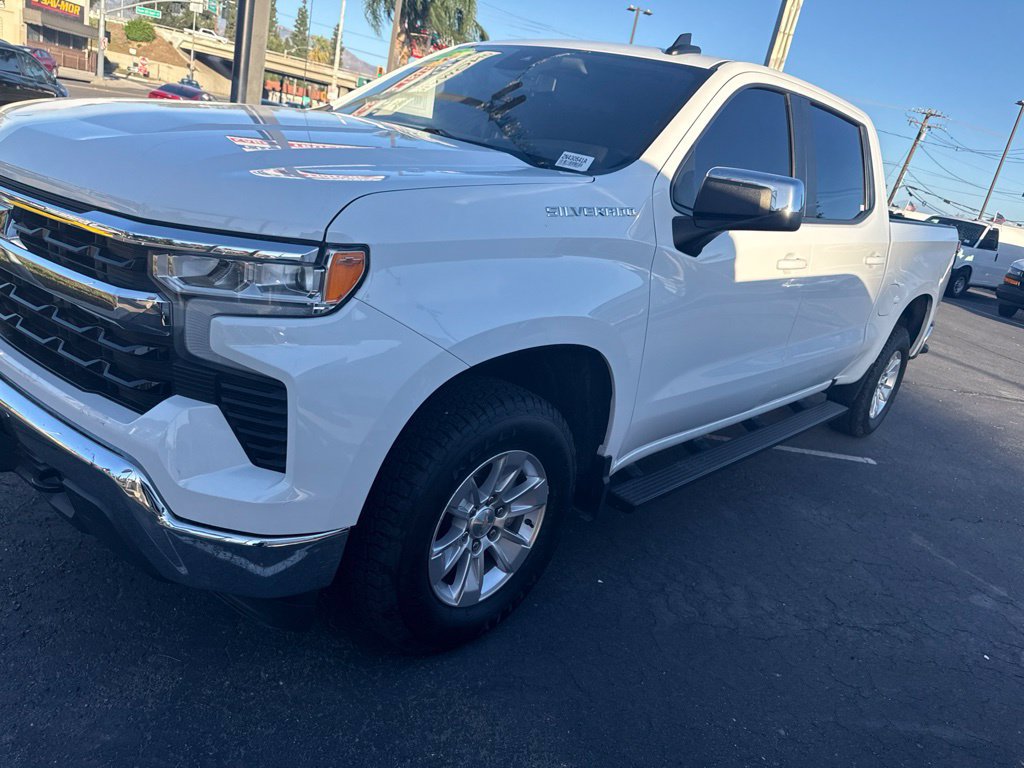 Used 2024 Chevrolet Silverado 1500 LT w/ Convenience Package II AWD/4WD image 2