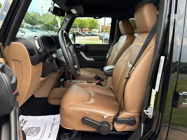 Used 2015 Jeep Wrangler Unlimited Sahara w/ Connectivity Group AWD/4WD image 13
