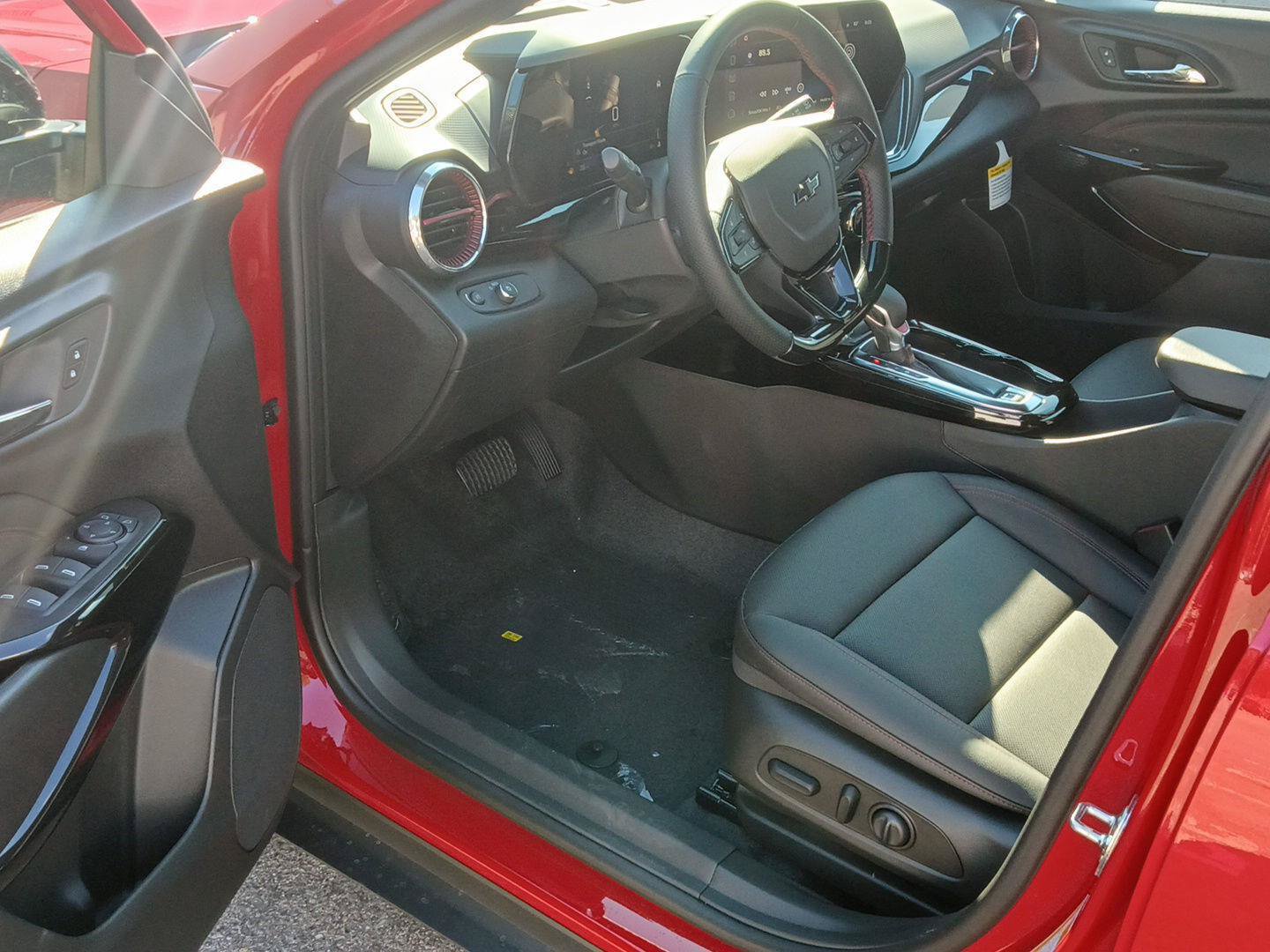 New 2026 Chevrolet Trax RS w/ Sunroof Package FWD image 11