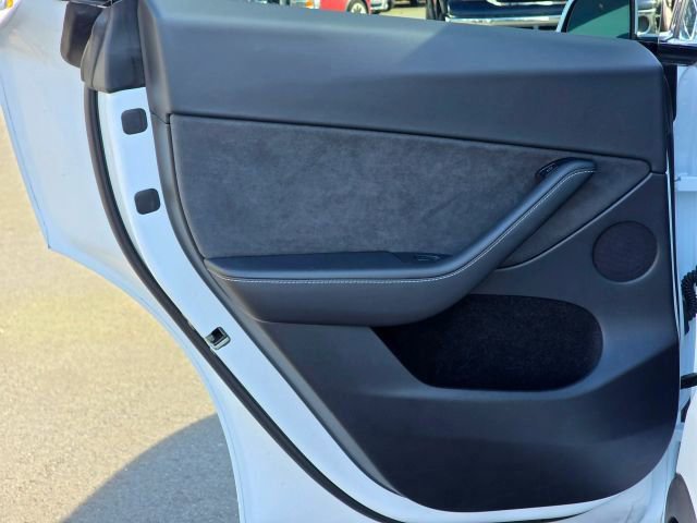 Used 2023 Tesla Model Y Long Range image 29