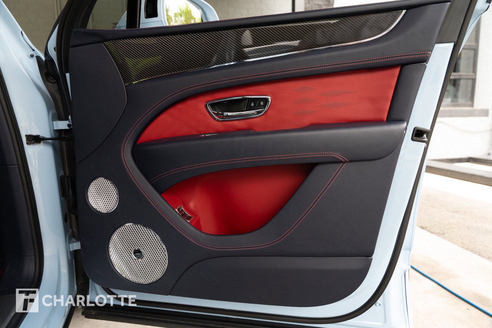 Used 2023 Bentley Bentayga Extended Wheelbase image 32