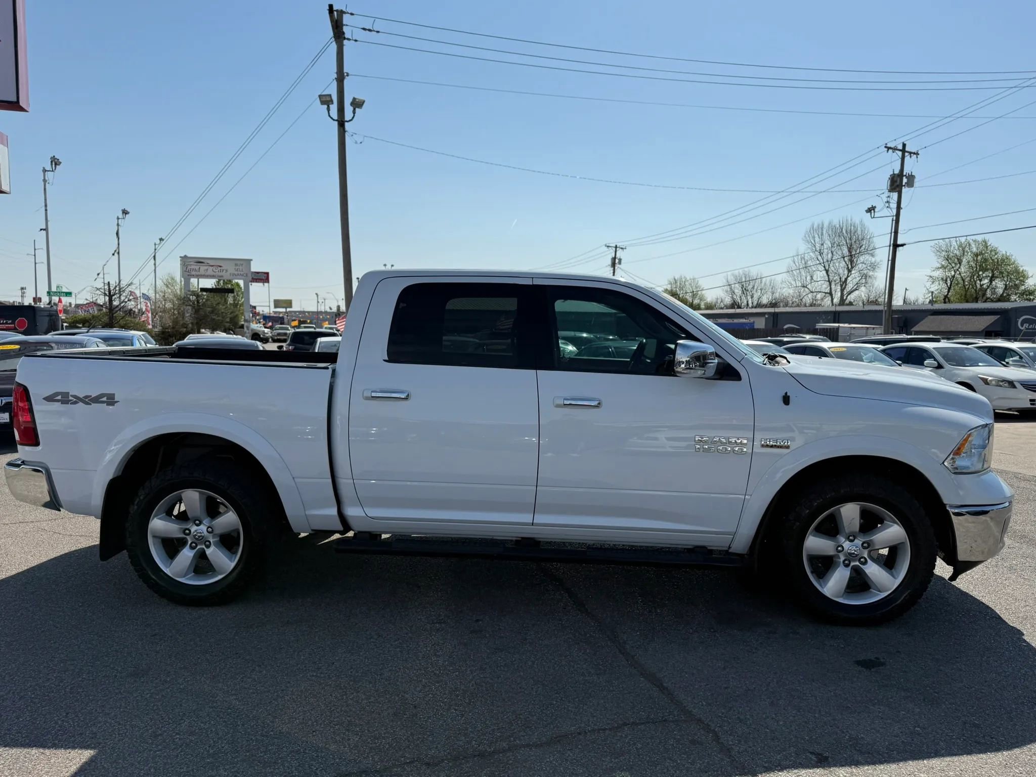 Used 2018 RAM 1500 SLT AWD/4WD image 2