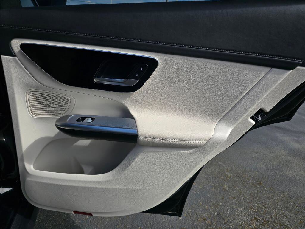 Used 2024 Mercedes-Benz GLC 300 4MATIC w/ Driver Assistance Package image 24