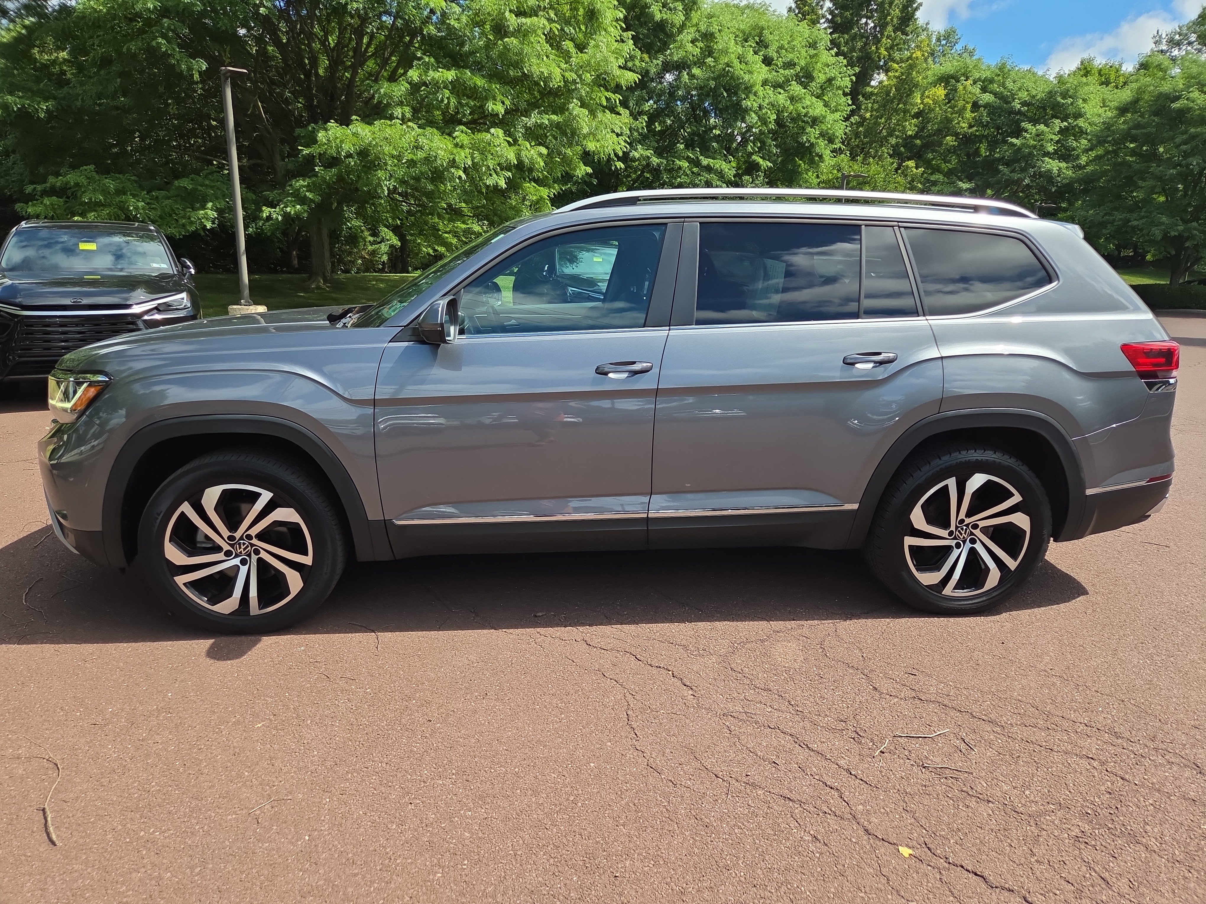 Used 2022 Volkswagen Atlas SEL AWD/4WD image 6