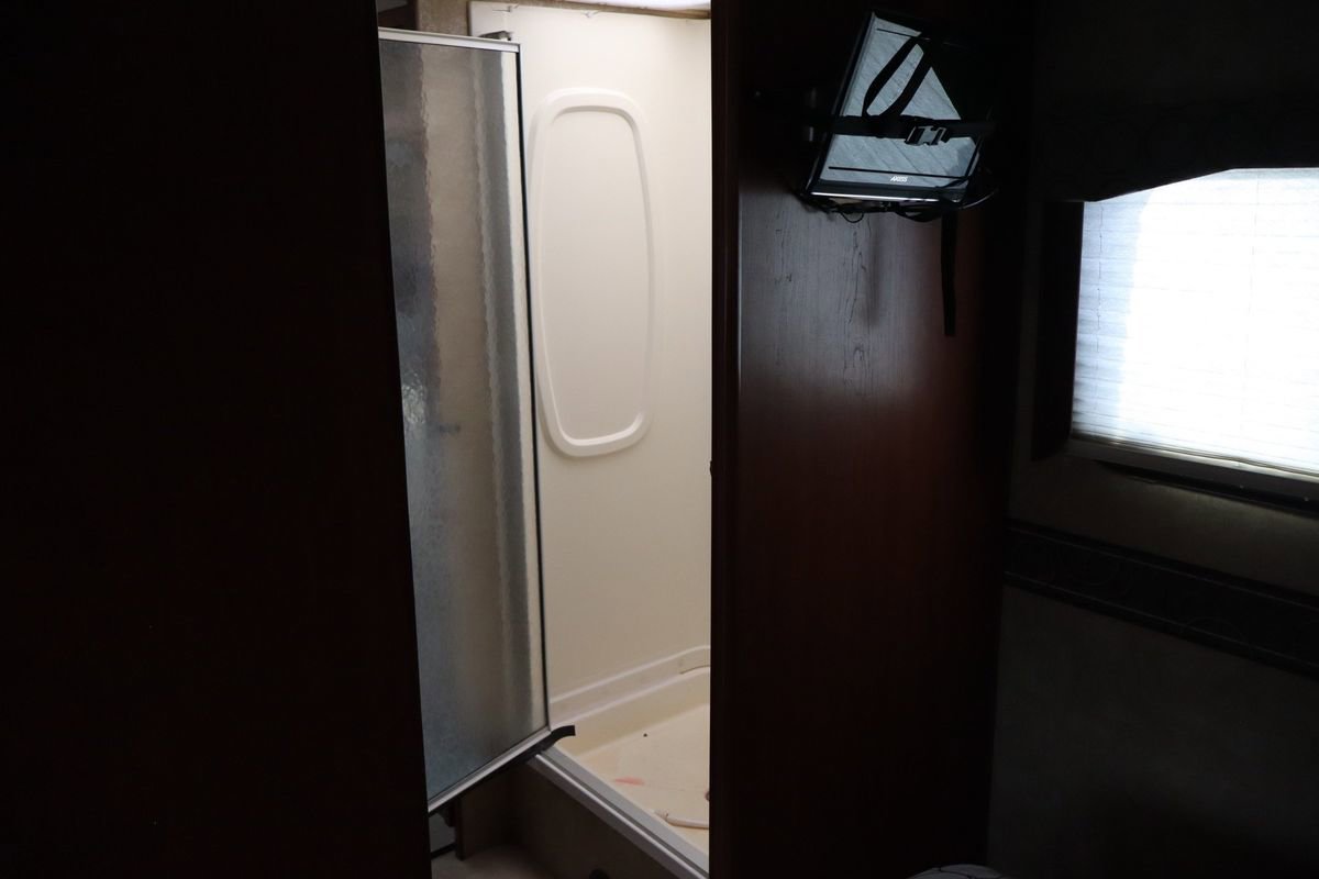 Used 2015 Ford E-450 and Econoline 450 Super Duty w/ Motorhome Prep Package image 41