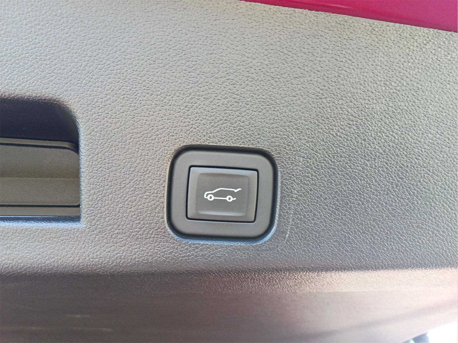 Used 2026 Chevrolet Traverse RS FWD image 39