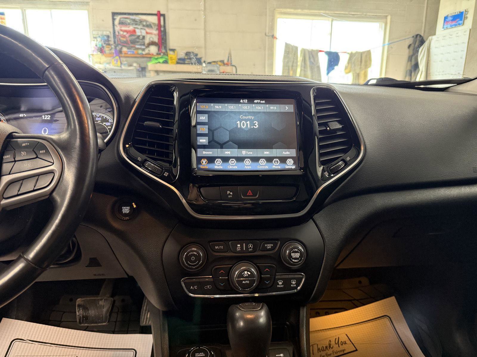 Used 2019 Jeep Cherokee Limited AWD/4WD image 16