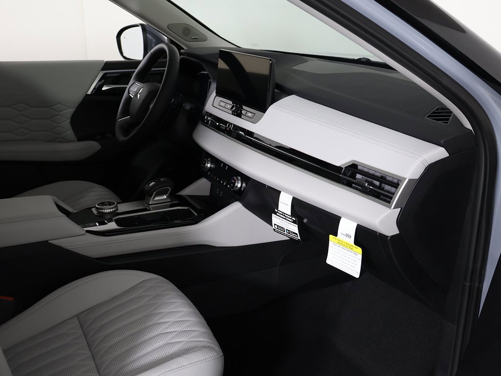 New 2025 Mitsubishi Outlander SEL image 30