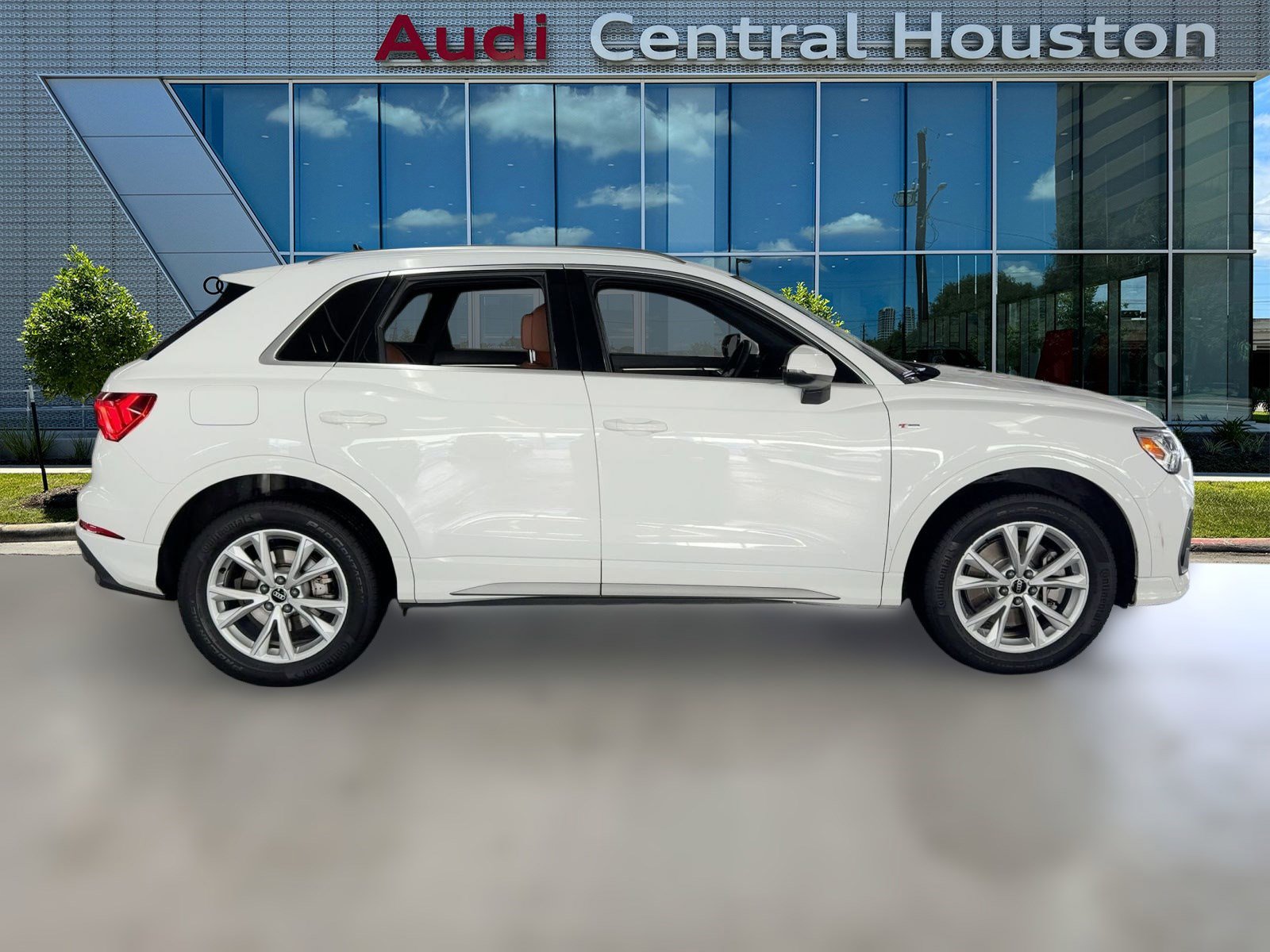 Used 2025 Audi Q3 2.0T Premium w/ Convenience Package image 8