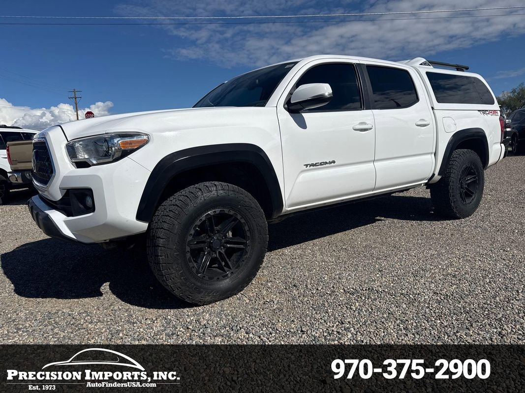 Used 2019 Toyota Tacoma TRD Off-Road image 2