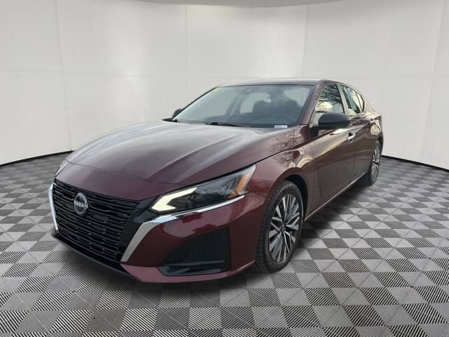 Used 2024 Nissan Altima 2.5 SV image 13