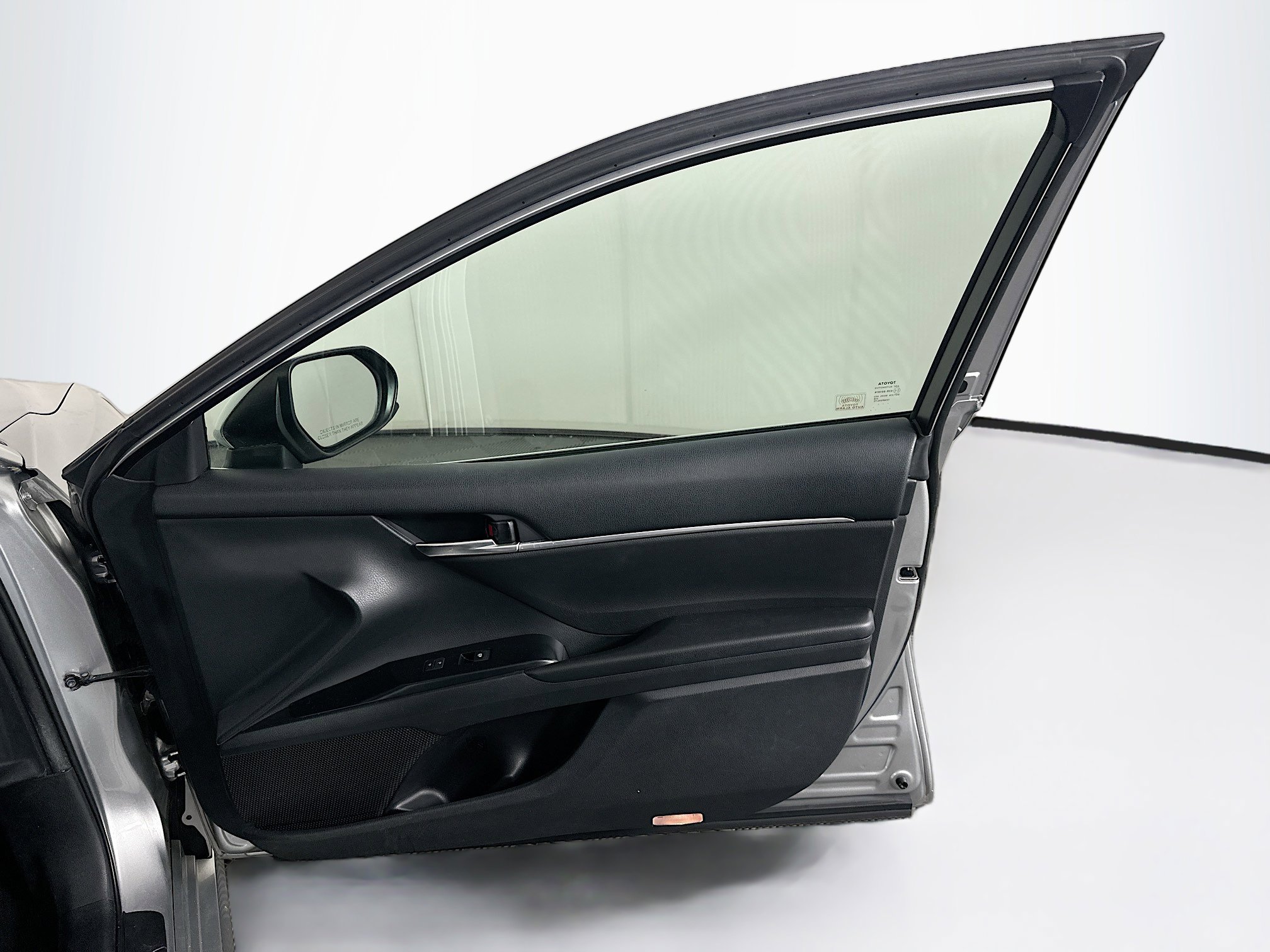 Used 2018 Toyota Camry LE FWD image 29