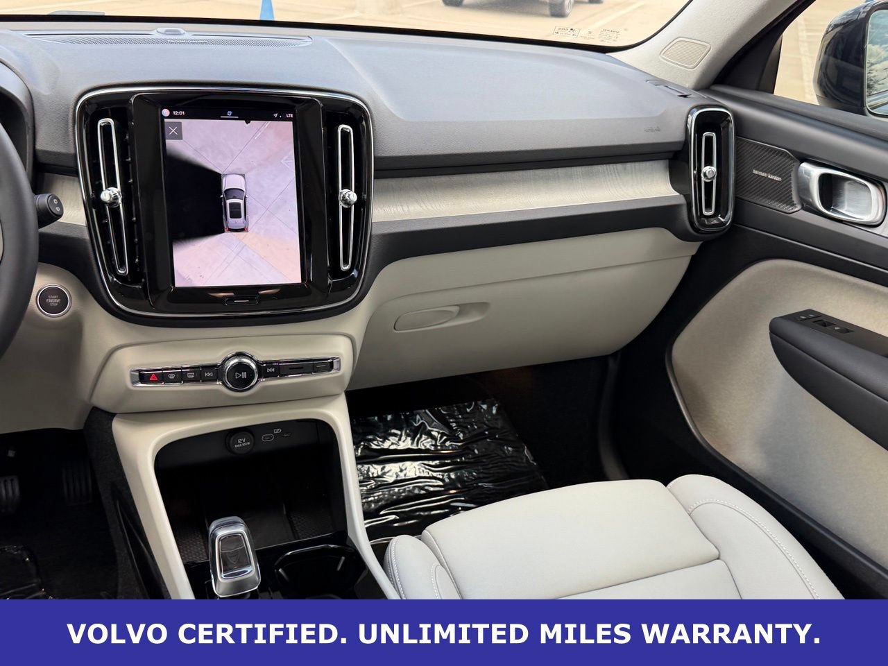 Certified 2025 Volvo XC40 B5 Ultra AWD/4WD image 16