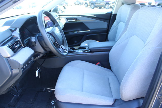 Used 2025 Toyota Camry LE w/ Convenience Package FWD image 29