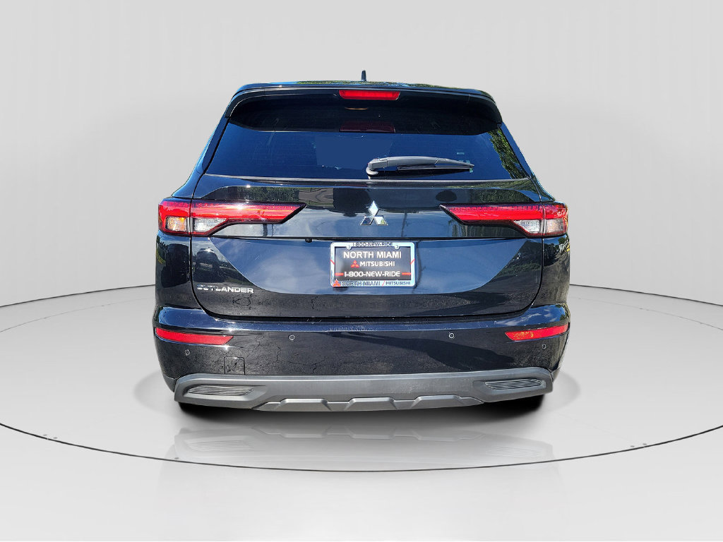 Used 2023 Mitsubishi Outlander ES FWD image 6