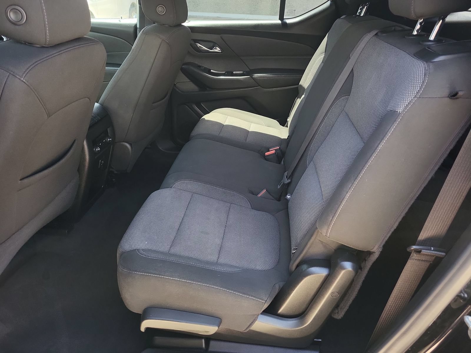 Used 2023 Chevrolet Traverse LT FWD image 23