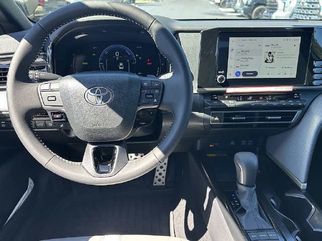 New 2026 Toyota Camry Hybrid FWD image 11